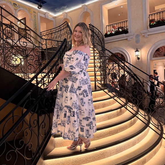 Meet your Posher, Amber - Picture 1 of 3